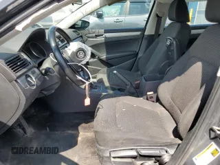 2018 Volkswagen Passat S z VIN 1VWAA7A32JC031105, wystawiony jako Copart lot #40646454 z przebiegiem 175 621 mil mil oraz Szkoda całkowita • Salvage title. Historia ofert i sprzedaży dostępna na DreamBid. Obrazek 7.