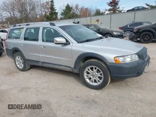 2007 Volvo XC70 with VIN YV4SZ592271277511, listed as a IAAI auction lot 41806021 with 162,015 mi miles. Bid and sale history available at carsss.com. Image 1.