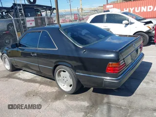 1993 Mercedes-Benz 300 with VIN WDBEA52E3PB994892, listed as a IAAI auction lot 41391045 with 219,676 mi miles and . Bid and sale history available at DreamBid. Image 3.