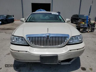 2005 Lincoln Town Car Signature Limited z VIN 1LNHM82W25Y606458, wystawiony jako Copart lot #58135655 z przebiegiem Nie podano mil oraz Szkoda całkowita • Salvage title. Historia ofert i sprzedaży dostępna na DreamBid. Obrazek 5.