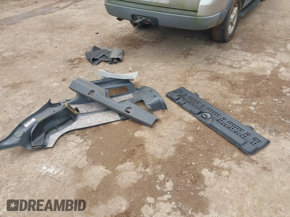 2003 Ford Explorer XLT z VIN 1FMZU63K63UB40896, wystawiony jako IAAI lot #42102966 z przebiegiem Nie podano mil oraz . Historia ofert i sprzedaży dostępna na DreamBid. Obrazek 12.