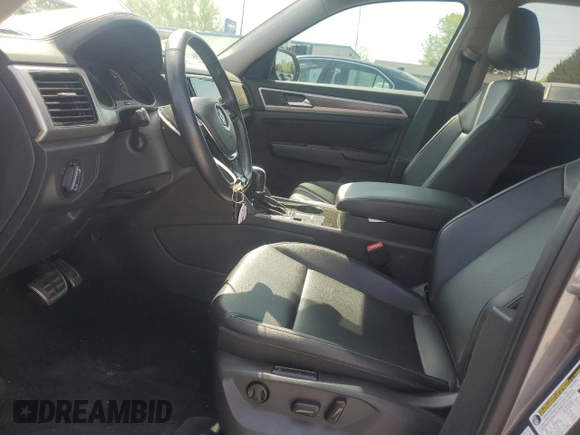 2018 Volkswagen Atlas SEL z VIN 1V2SR2CA4JC583122, wystawiony jako Copart lot #52748205 z przebiegiem 86 071 mil mil oraz Szkoda całkowita • Salvage title. Historia ofert i sprzedaży dostępna na DreamBid. Obrazek 7.