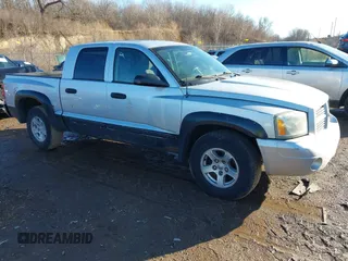2006 Dodge Dakota SLT with VIN 1D7HW48K36S599512, listed as a IAAI auction lot 41675968 with 179,034 mi miles. Bid and sale history available at carsss.com. Image 1.