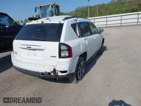 2016 Jeep Compass High Altitude z VIN 1C4NJDEB7GD657935, wystawiony jako IAAI lot #42216172 z przebiegiem 131 137 mil mil oraz . Historia ofert i sprzedaży dostępna na DreamBid. Obrazek 4.