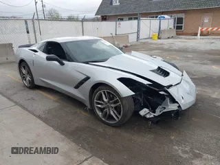 2015 Chevrolet Corvette Z51 3LT z VIN 1G1YM2D74F5114985, wystawiony jako IAAI lot #42077336 z przebiegiem 52 965 mil mil oraz . Historia ofert i sprzedaży dostępna na DreamBid. Obrazek 1.