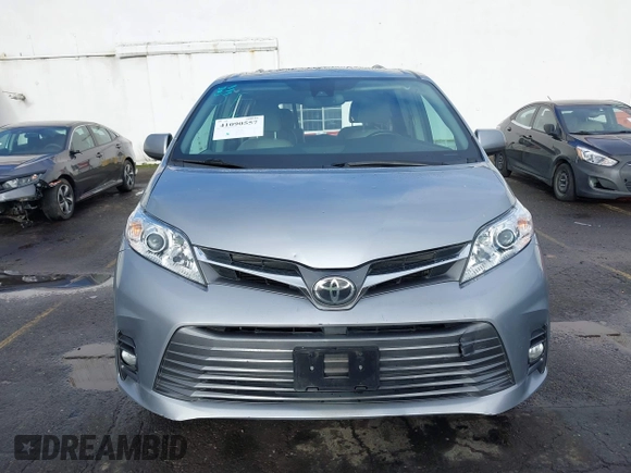 2018 Toyota Sienna XLE with VIN 5TDDZ3DC5JS205440, listed as a IAAI auction lot 41090557 with 50,775 mi miles. Bid and sale history available at carsss.com. Image 13.