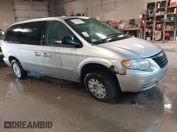 2007 Chrysler Town & Country LWB LX with VIN 2A4GP44R47R354107, listed as a IAAI auction lot 41982682 with 200,643 mi miles. Bid and sale history available at carsss.com. Image 1.