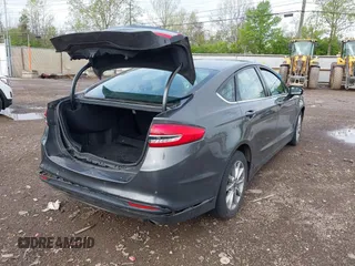 2017 Ford Fusion SE with VIN 3FA6P0H76HR411928, listed as a IAAI auction lot 42124817 with 88,184 mi miles and . Bid and sale history available at DreamBid. Image 4.