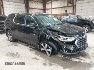 2020 Chevrolet Traverse LT z VIN 1GNEVHKW0LJ247077, wystawiony jako IAAI lot #42191737 z przebiegiem 96 044 mil mil oraz . Historia ofert i sprzedaży dostępna na DreamBid. Obrazek 1.