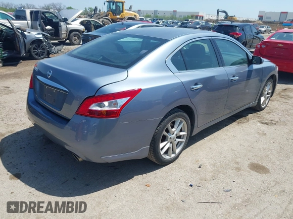 2011 Nissan Maxima SV z VIN 1N4AA5AP8BC832140, wystawiony jako IAAI lot #42014463 z przebiegiem 119 059 mil mil oraz . Historia ofert i sprzedaży dostępna na DreamBid. Obrazek 4.