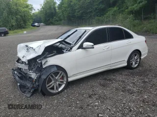 2013 Mercedes-Benz C 300 Sport z VIN WDDGF8AB1DR289392, wystawiony jako Copart lot #63429905 z przebiegiem Nie podano mil oraz Szkoda całkowita • Salvage title. Historia ofert i sprzedaży dostępna na DreamBid. Obrazek 1.