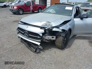 2024 Mercedes-Benz CLE 300 z VIN W1KMJ4HB6RF035931, wystawiony jako IAAI lot #42102487 z przebiegiem 3169 mil mil oraz . Historia ofert i sprzedaży dostępna na DreamBid. Obrazek 6.