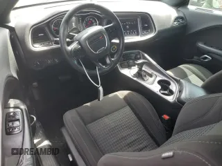 2019 Dodge Challenger SXT z VIN 2C3CDZAG6KH746800, wystawiony jako Copart lot #54011225 z przebiegiem 119 511 mil mil oraz Szkoda całkowita • Salvage title. Historia ofert i sprzedaży dostępna na DreamBid. Obrazek 8.