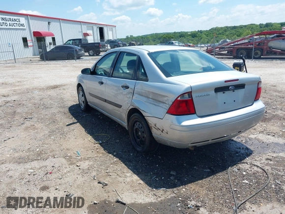 2007 Ford Focus S z VIN 1FAFP34N57W109953, wystawiony jako IAAI lot #42225399 z przebiegiem Nie podano mil oraz . Historia ofert i sprzedaży dostępna na DreamBid. Obrazek 3.