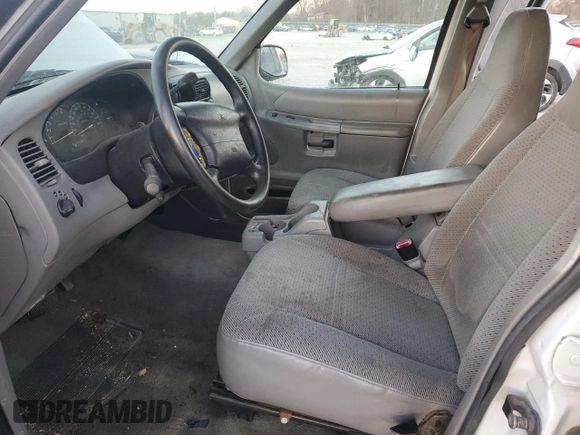 2000 Ford Explorer XLS z VIN 1FMZU72E9YZA98820, wystawiony jako Copart lot #87409634 z przebiegiem 190 297 mil mil oraz Czysty tytuł • Clean title. Historia ofert i sprzedaży dostępna na DreamBid. Obrazek 7.