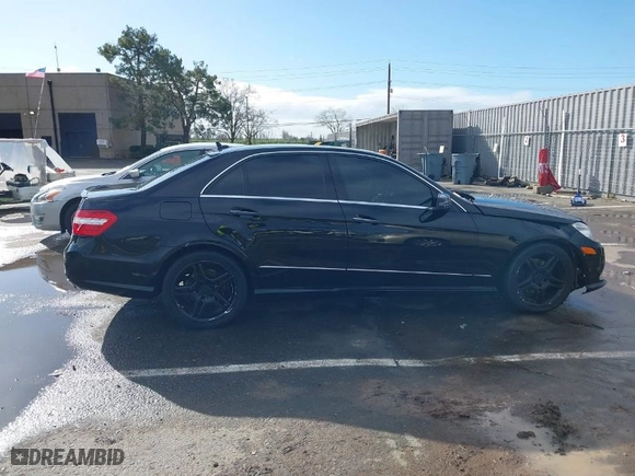 2013 Mercedes-Benz E-Class E 350 Luxury with VIN WDDHF5KB5DA672817, listed as a IAAI auction lot 41588858 with 116,506 mi miles. Bid and sale history available at carsss.com. Image 13.