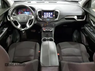 2024 GMC Terrain SLE z VIN 3GKALMEG0RL372967, wystawiony jako Copart lot #59143945 z przebiegiem 26 511 mil mil oraz Czysty tytuł • Clean title. Historia ofert i sprzedaży dostępna na DreamBid. Obrazek 8.