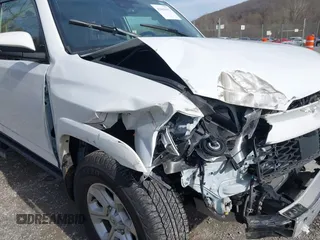 2024 Toyota 4Runner SR5 Premium z VIN JTENU5JR7R6245422, wystawiony jako IAAI lot #41863652 z przebiegiem 12 991 mil mil oraz . Historia ofert i sprzedaży dostępna na DreamBid. Obrazek 17.