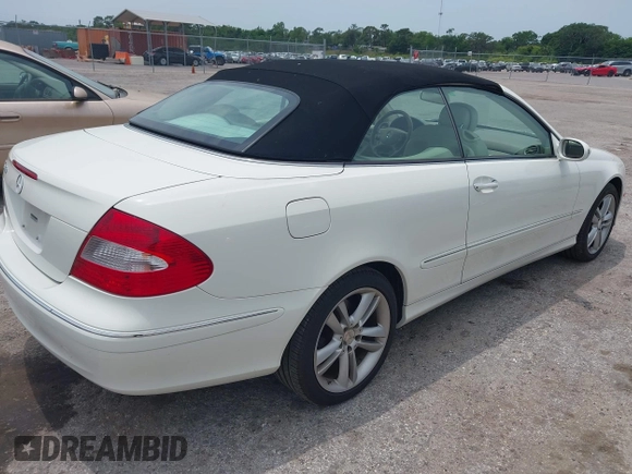 2008 Mercedes-Benz CLK 350 with VIN WDBTK56G98F236825, listed as a IAAI auction lot 42193752 with 127,318 mi miles and . Bid and sale history available at carsss.com. Image 4.