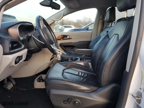 2017 Chrysler Pacifica Touring-L with VIN 2C4RC1BG6HR788637, listed as a Copart auction lot 44674075 with 95,947 mi miles and Salvage Title. Bid and sale history available at carsss.com. Image 7.