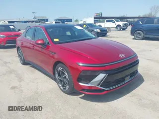 2024 Hyundai Sonata SEL z VIN KMHL14JA8RA408709, wystawiony jako IAAI lot #41906571 z przebiegiem 8 859 mil mil oraz . Historia ofert i sprzedaży dostępna na DreamBid. Obrazek 1.