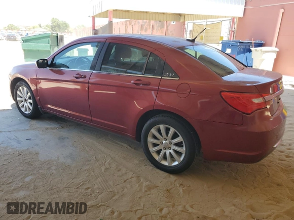 2013 Chrysler 200 Touring z VIN 1C3CCBBB8DN679026, wystawiony jako Copart lot #57943265 z przebiegiem 158 130 mil mil oraz Czysty tytuł • Clean title. Historia ofert i sprzedaży dostępna na DreamBid. Obrazek 2.