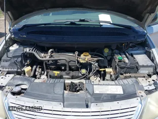 2002 Chrysler Town & Country Limited with VIN 2C8GP64L62R552398, listed as a IAAI auction lot 42021018 with 88,601 mi miles. Bid and sale history available at carsss.com. Image 10.