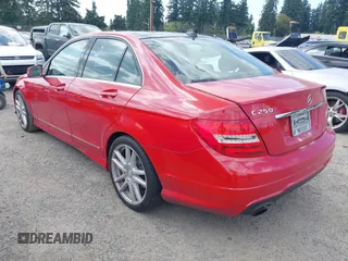2014 Mercedes-Benz C 250 Sport z VIN WDDGF4HB8EA953301, wystawiony jako IAAI lot #42759812 z przebiegiem 147 545 mil mil oraz . Historia ofert i sprzedaży dostępna na DreamBid. Obrazek 3.