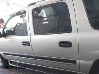 2004 Chevrolet Suburban LS with VIN 3GNEC16Z74G201816, listed as a IAAI auction lot 41721157 with 265,245 mi miles. Bid and sale history available at carsss.com. Image 14.
