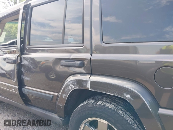 2006 Jeep Commander z VIN 1J8HG48N56C141782, wystawiony jako IAAI lot #42239618 z przebiegiem 113 037 mil mil oraz . Historia ofert i sprzedaży dostępna na DreamBid. Obrazek 17.