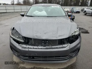 2018 Volkswagen Passat S z VIN 1VWAA7A35JC007820, wystawiony jako Copart lot #43833425 z przebiegiem 78 434 mil mil oraz Szkoda całkowita • Salvage title. Historia ofert i sprzedaży dostępna na DreamBid. Obrazek 5.