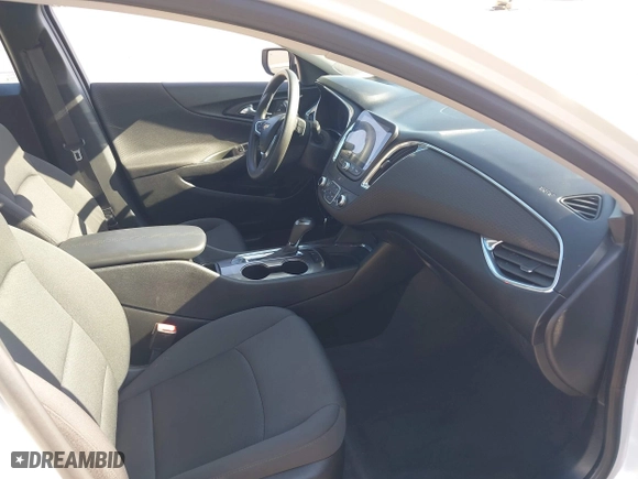 2019 Chevrolet Malibu LT with VIN 1G1ZD5ST1KF115201, listed as a IAAI auction lot 41998099 with 10,047 mi miles. Bid and sale history available at carsss.com. Image 5.