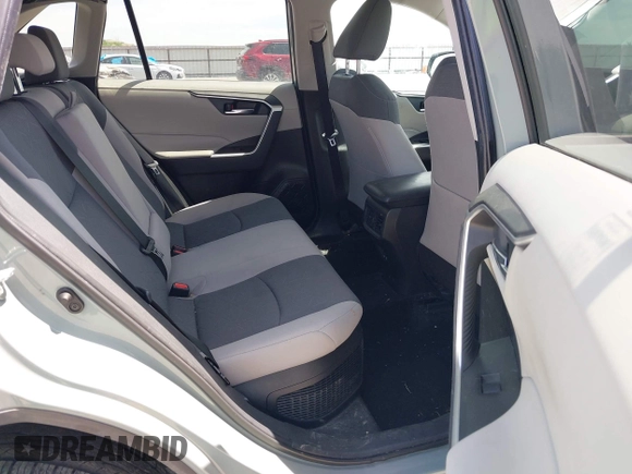2020 Toyota RAV4 Hybrid XLE z VIN 4T3RWRFVXLU005428, wystawiony jako IAAI lot #42223346 z przebiegiem 123 168 mil mil oraz . Historia ofert i sprzedaży dostępna na DreamBid. Obrazek 8.