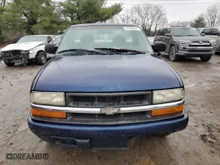 2000 Chevrolet S-10 LS with VIN 1GCCS1447Y8118831, listed as a Copart auction lot 84090064 with 0 mi miles and Salvage Title. Bid and sale history available at carsss.com. Image 5.
