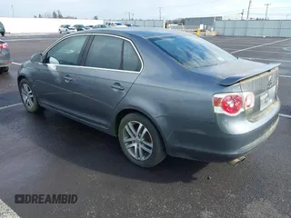 2005 Volkswagen Jetta 2.5L z VIN 3VWSF71K05M601944, wystawiony jako IAAI lot #41659975 z przebiegiem 230 001 mil mil oraz . Historia ofert i sprzedaży dostępna na DreamBid. Obrazek 3.