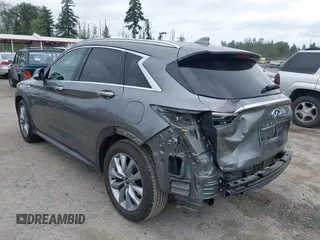 2020 Infiniti QX50 Luxe z VIN 3PCAJ5M1XLF117060, wystawiony jako IAAI lot #42500252 z przebiegiem 63 533 mil mil oraz . Historia ofert i sprzedaży dostępna na DreamBid. Obrazek 3.