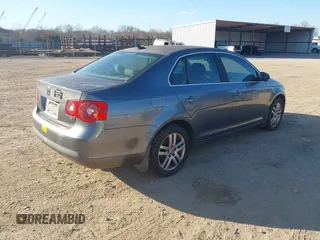2007 Volkswagen Jetta 2.5 with VIN 3VWRF71K37M136996, listed as a IAAI auction lot 41643066 with Not provided miles and . Bid and sale history available at DreamBid. Image 4.