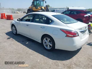 2015 Nissan Altima S with VIN 1N4AL3AP2FN399469, listed as a IAAI auction lot 42021456 with 33,885 mi miles and . Bid and sale history available at DreamBid. Image 3.
