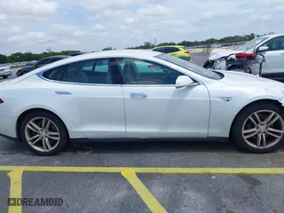2013 Tesla Model S with VIN 5YJSA1CN2DFP17316, listed as a IAAI auction lot 42092751 with 1 mi miles. Bid and sale history available at carsss.com. Image 13.