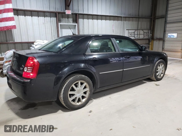 2008 Chrysler 300 z VIN 2C3LK33G58H203852, wystawiony jako Copart lot #86812404 z przebiegiem 213 031 mil mil oraz Szkoda całkowita • Salvage title. Historia ofert i sprzedaży dostępna na DreamBid. Obrazek 3.