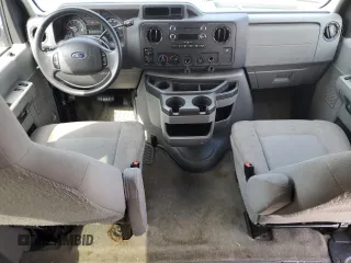 2013 Ford Econoline Passenger XL z VIN 1FBNE3BL6DDA95344, wystawiony jako Copart lot #53704825 z przebiegiem 204 281 mil mil oraz Czysty tytuł • Clean title. Historia ofert i sprzedaży dostępna na DreamBid. Obrazek 8.