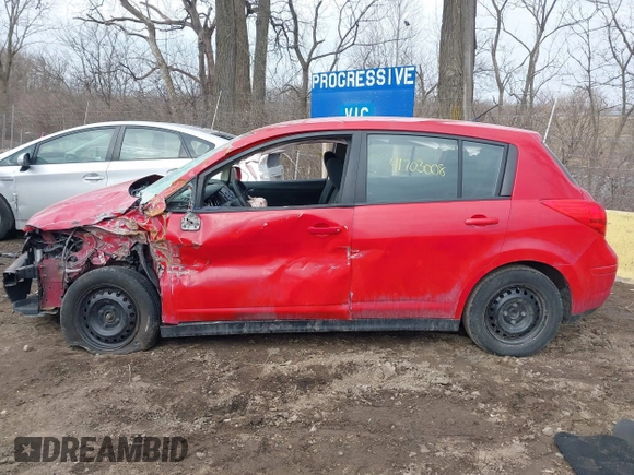 2011 Nissan Versa S z VIN 3N1BC1CP0BL494240, wystawiony jako IAAI lot #41703008 z przebiegiem 182 284 mil mil oraz . Historia ofert i sprzedaży dostępna na DreamBid. Obrazek 15.