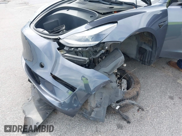 2023 Tesla Model 3 z VIN 5YJ3E1EA1PF449575, wystawiony jako IAAI lot #42457119 z przebiegiem 51 084 mil mil oraz . Historia ofert i sprzedaży dostępna na DreamBid. Obrazek 6.