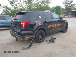 2016 Ford Police Interceptor Utility z VIN 1FM5K8AR3GGC73183, wystawiony jako IAAI lot #41978063 z przebiegiem 133 309 mil mil oraz . Historia ofert i sprzedaży dostępna na DreamBid. Obrazek 4.