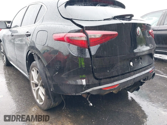 2018 Alfa Romeo Stelvio z VIN ZASFAKANXJ7C23921, wystawiony jako IAAI lot #38783836 z przebiegiem 93 482 mil mil oraz . Historia ofert i sprzedaży dostępna na DreamBid. Obrazek 6.
