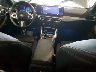 2022 BMW i4 eDrive40 z VIN WBY73AW02NFM83593, wystawiony jako Copart lot #69718443 z przebiegiem 3 352 mil mil oraz . Historia ofert i sprzedaży dostępna na DreamBid. Obrazek 8.