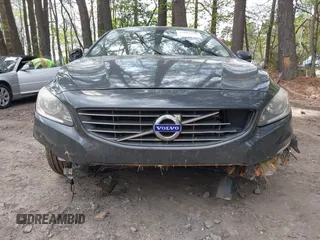 2015 Volvo S60 T5 Premier z VIN YV1612TB2F1307263, wystawiony jako IAAI lot #42002548 z przebiegiem 107 433 mil mil oraz . Historia ofert i sprzedaży dostępna na DreamBid. Obrazek 6.