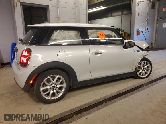 2020 MINI Hardtop Cooper with VIN WMWXR3C08L2M15462, listed as a Copart auction lot 44600205 with Not provided miles and Salvage title. Bid and sale history available at DreamBid. Image 3.