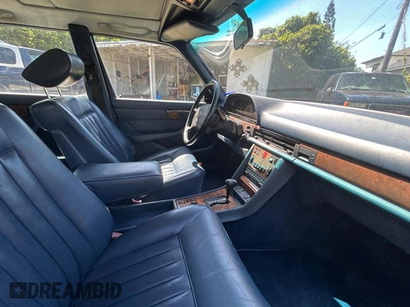 1988 Mercedes-Benz 560 with VIN WDBCA39D0JA421504, listed as a Copart auction lot 52342525 with 82,277 mi miles and Clean Title. Bid and sale history available at DreamBid. Image 5.