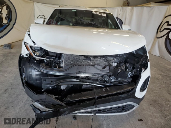 2025 Volkswagen Atlas SE with VIN 1V2WE2CA1SC220405, listed as a Copart auction lot 61621145 with 4,206 mi miles and Salvage title. Bid and sale history available at DreamBid. Image 5.